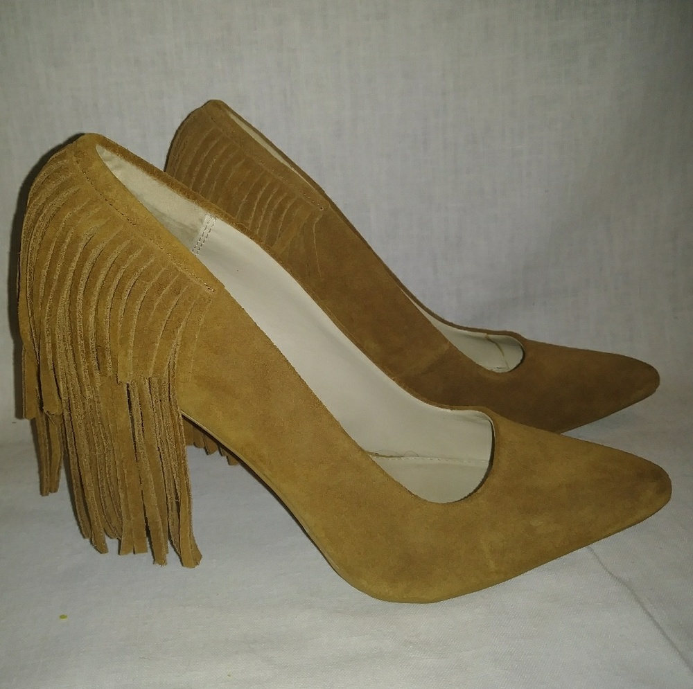 GORGEOUS honey brown suede MIA fringe pumps Sz 8.5